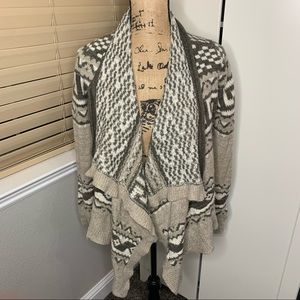 Abercrombie & Fitch Geo Print Shawl Wrap Sweater